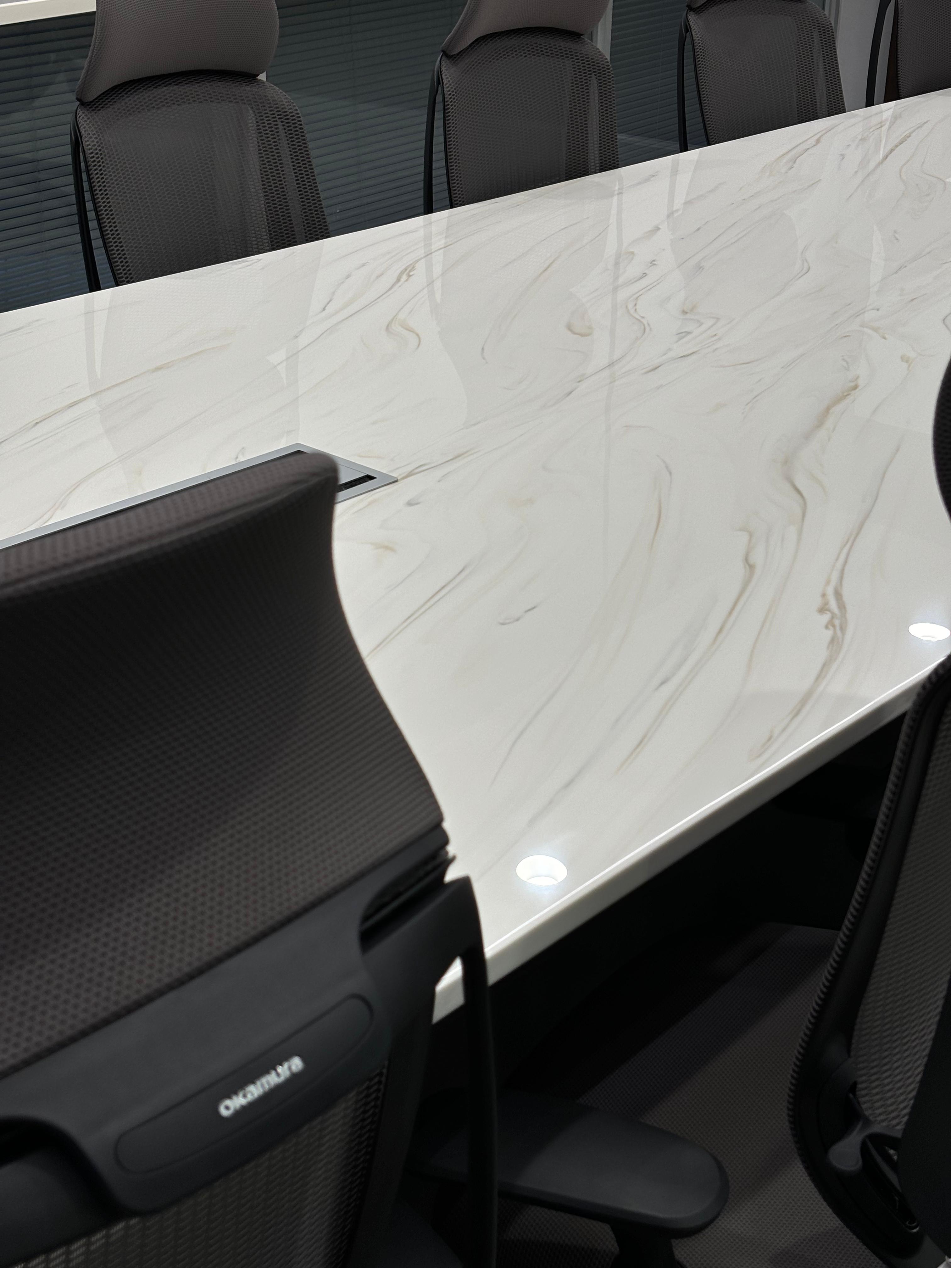 Calacatta_Greige-Meeting_Table_01-18012025123859.jpeg
